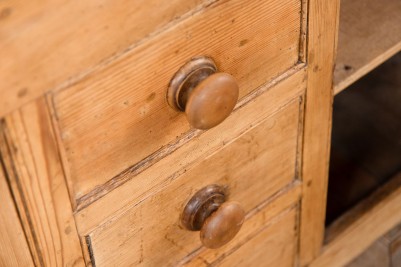 close-up-of-pine-drawers